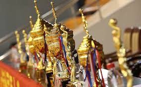 利物浦发角球期间 萨拉赫和亨德森聊了很久