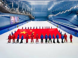 2018 赛季：红袜队穆奇·贝兹（Mookie Betts）达成单季打击率、本垒打与金手套三冠